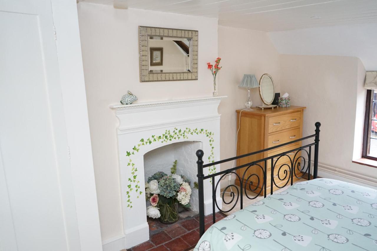 Character 2 Double Bedroom Cottage In Шефтсбери Экстерьер фото